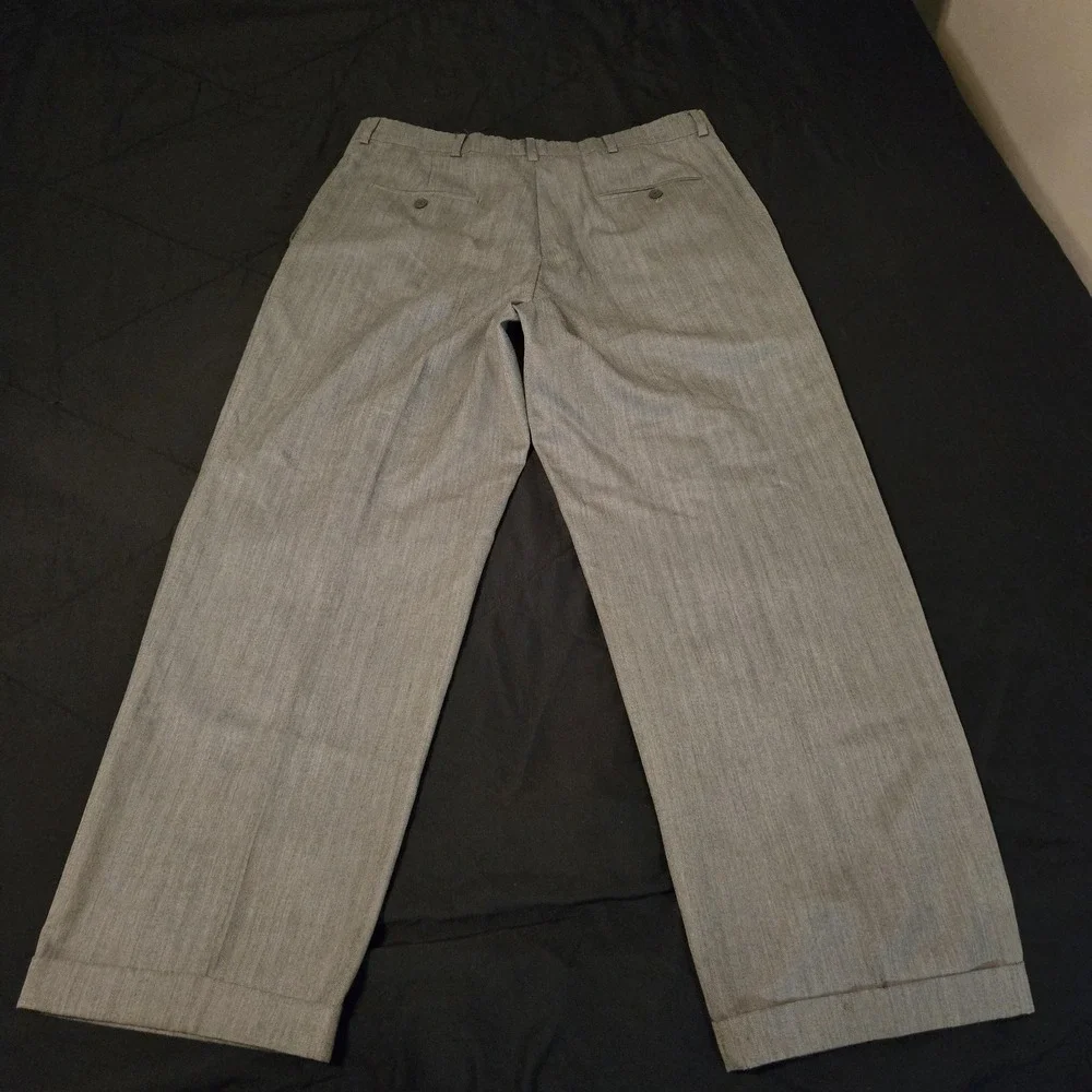 Haggar Pants Mens 38x29 Gray Dress Pleated Straight Leg Herringbone Cuffed‎